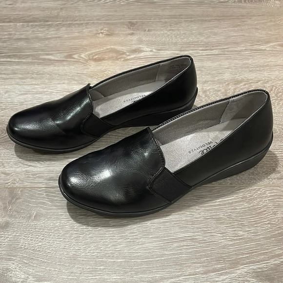 NEW Life Stride Velocity 2.0 Isabelle Black Loafer 7.5 W - Picture 1 of 14
